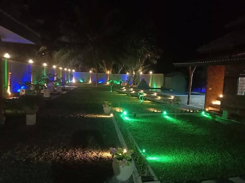 Hotel Airport Eco Chalet