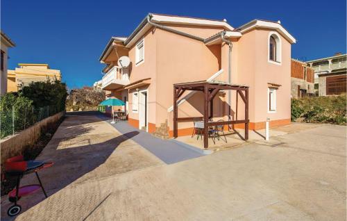 Three-bedroom Holiday Home In Pag