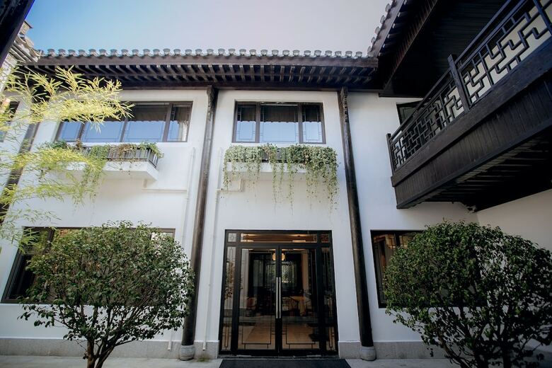 Riad Xinhualian Lv Xin Gu Hotel