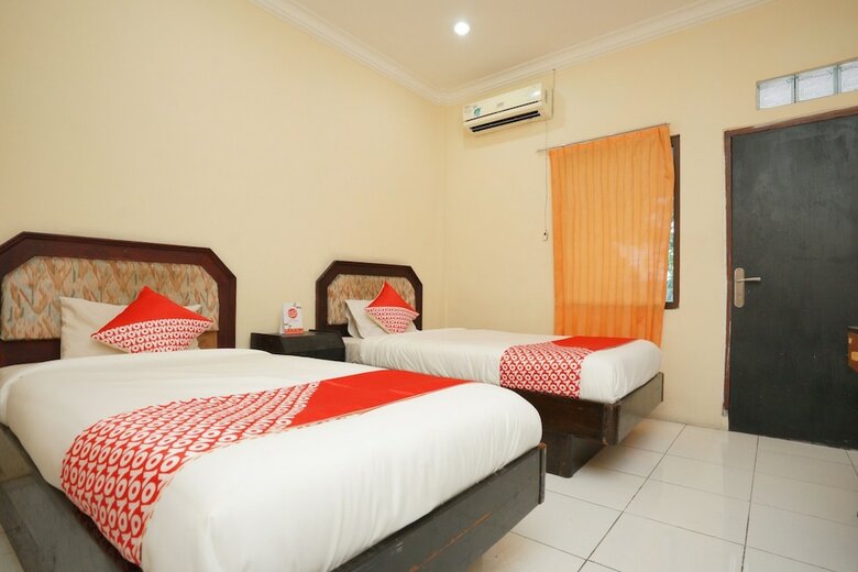 Hostal Oyo 2003 Female Guest House