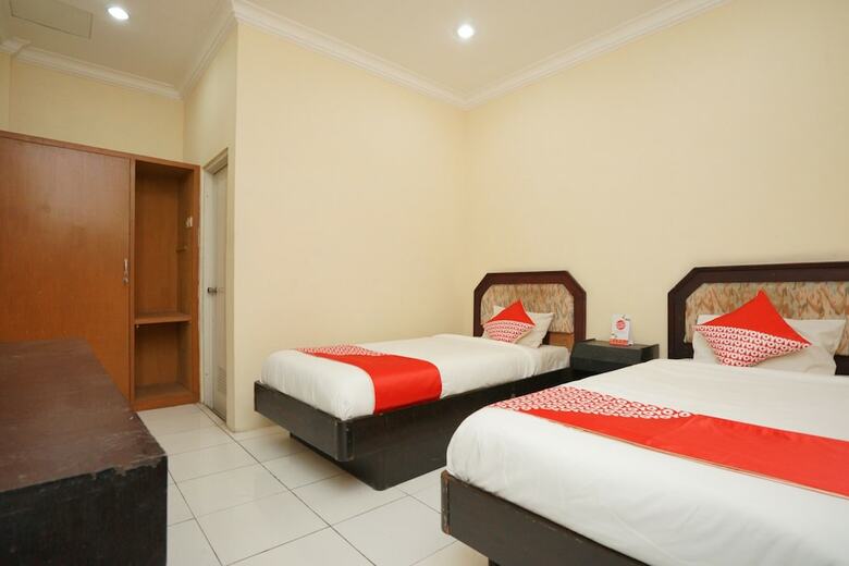 Hostal Oyo 2003 Female Guest House