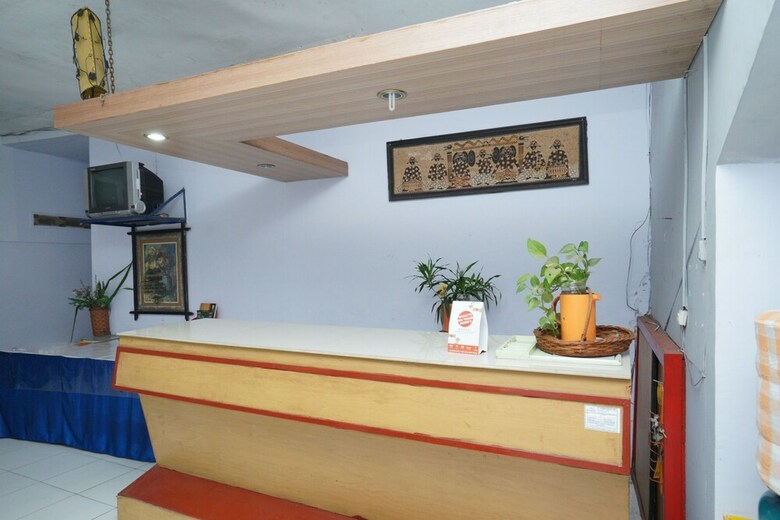 Hostal Oyo 2003 Female Guest House