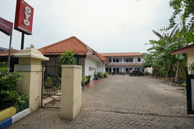 Hostal Oyo 2003 Female Guest House