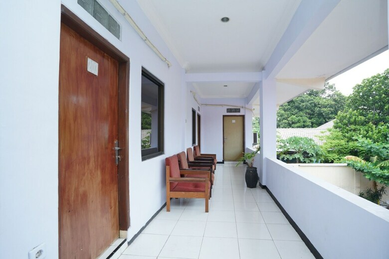 Hostal Oyo 2003 Female Guest House