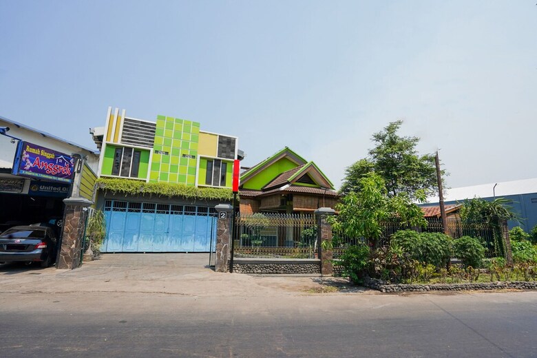 Hotel Oyo 1639 Penginapan Anggrek Syariah 1