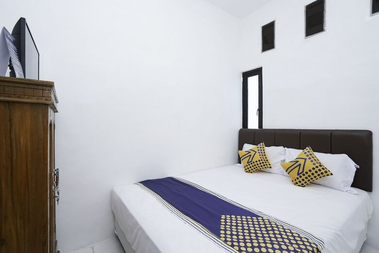 Hostal Spot On 2479 Berkah Residence Syariah