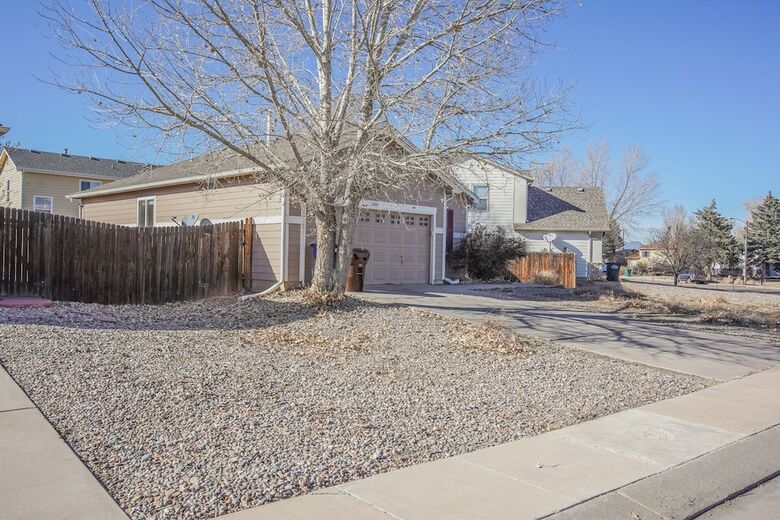 South Side Cos & Ft. Carson Value Stay! Dogs Ok!