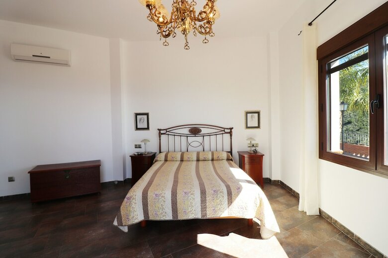 1149 Villa Paquita