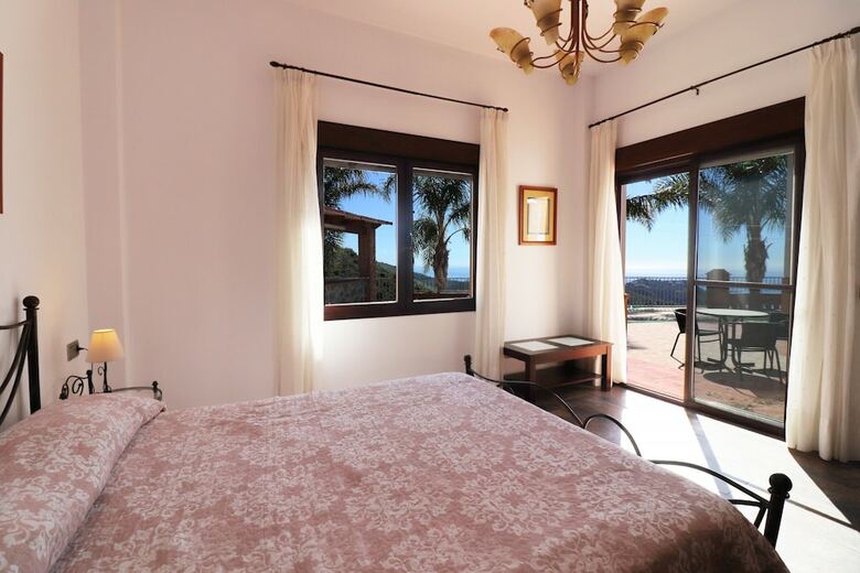 1149 Villa Paquita