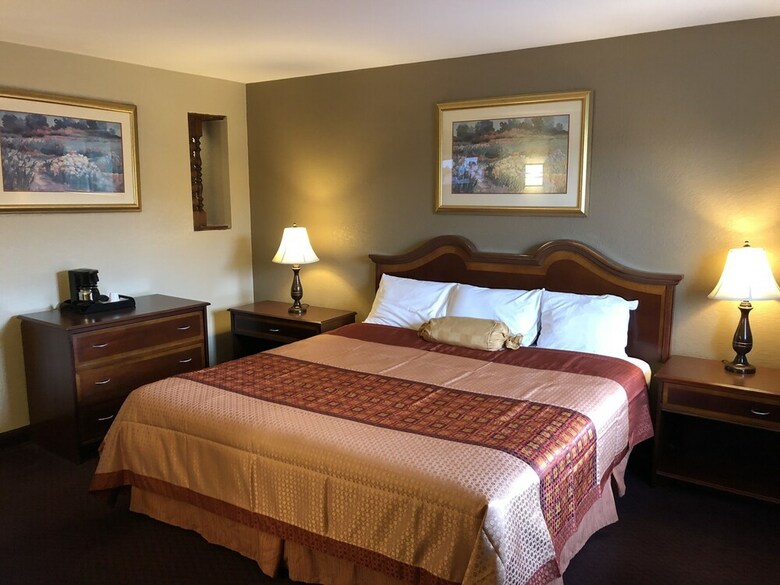 Hotel Travel Inn & Suites