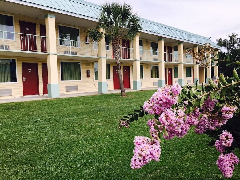 Motel Garden Inn & Suites