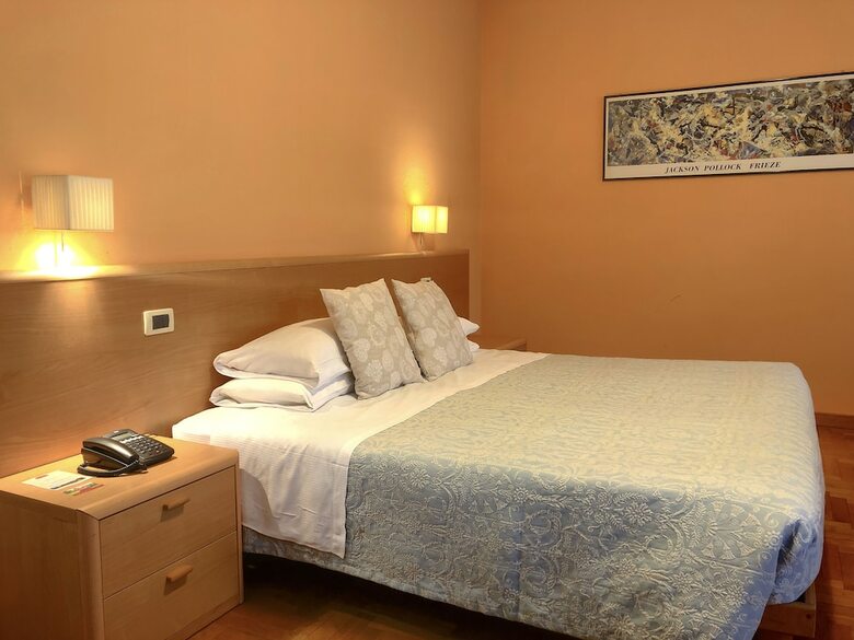 Hotel La Fert� Restaurant And Suites