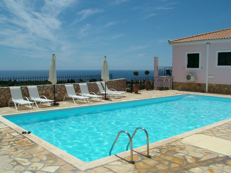 Hotel Sarantos Pool Suites