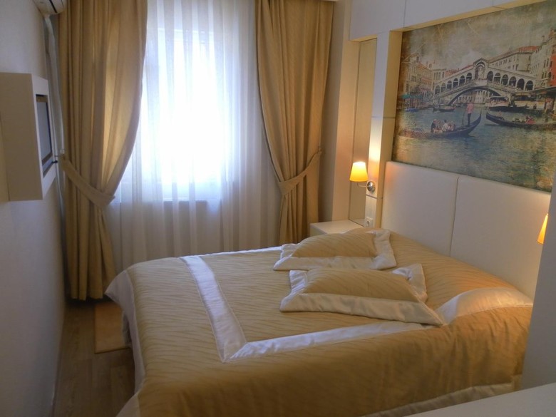 Hotel La White