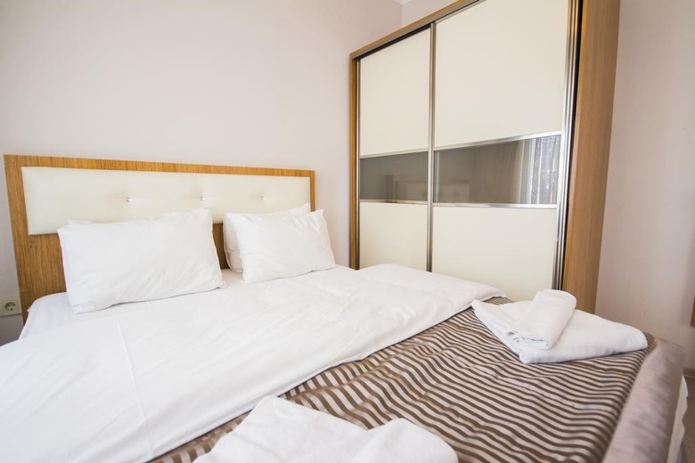 Feyza Apart