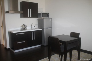 Siglo Suites @ The Knightsbridge Residences