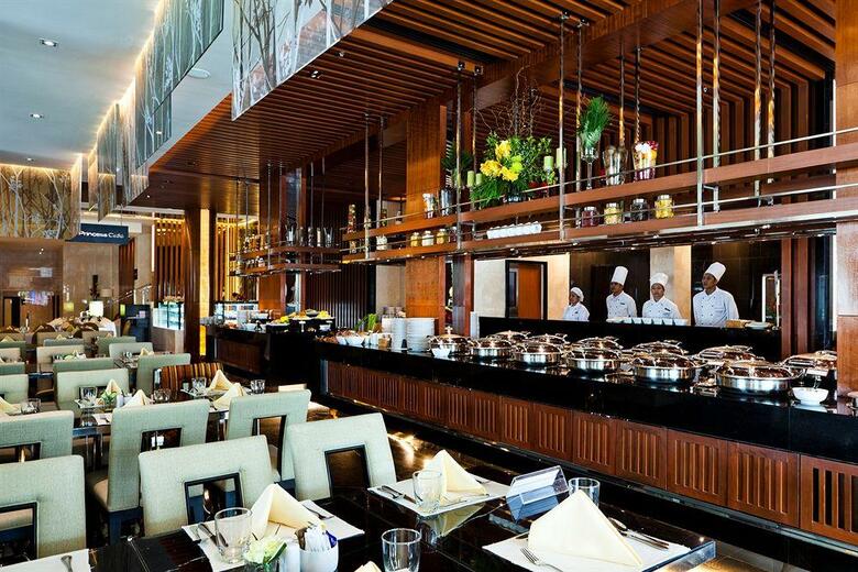 Hotel Royal Princess Larn Luang