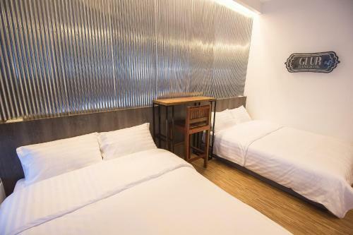Glur Bangkok Hostel & Coffee Bar