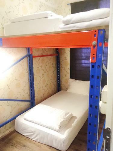 Glur Bangkok Hostel & Coffee Bar