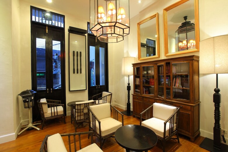 99 The Gallery Hotel