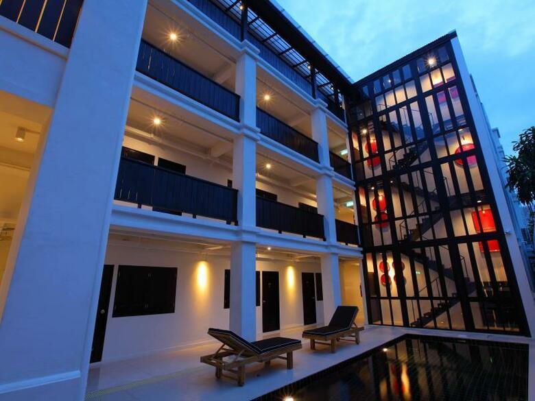 99 The Gallery Hotel