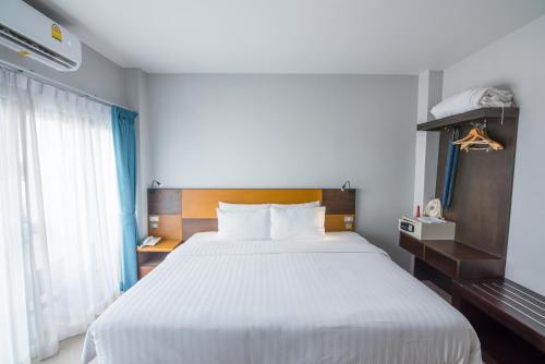 Dolphin Hotel Phuket