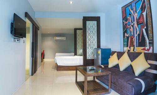 Dolphin Hotel Phuket
