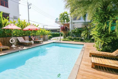 Crystal Jade Hotel And Service Apartment