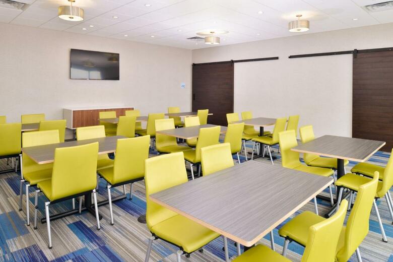 Hotel Holiday Inn Express And Suites Madison