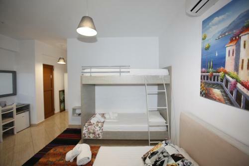 Hostal Room In Bb - Hotel Horizont - Shkalla Room 01