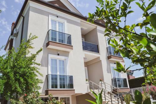 Airport Garden Hotel