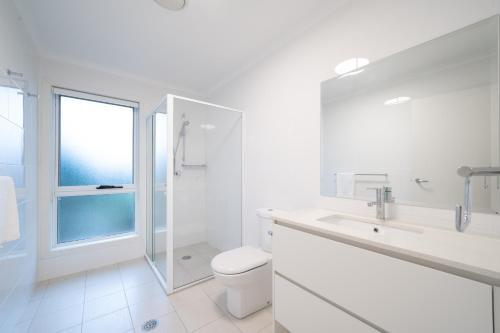Water View Home- Minutes To Town