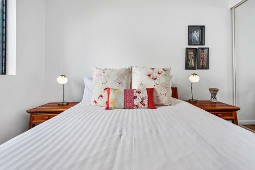 One-bed Apartment With Balcony And Parking Near Cbd