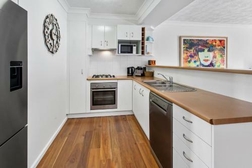 One-bed Apartment With Balcony And Parking Near Cbd