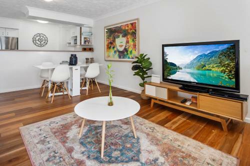 One-bed Apartment With Balcony And Parking Near Cbd