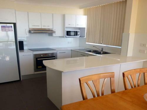 Apartamento Beachpoint 403 - On The Beach!