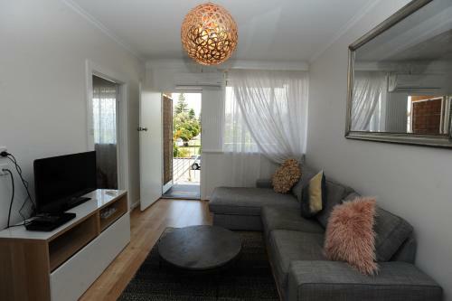 Glenelg Holiday Apartments-the Broadway