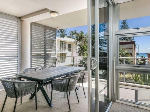 Ciel Unit 2 - Modern 2 Bedroom Plus Study, Beach Side Apartment With Wi-fi
