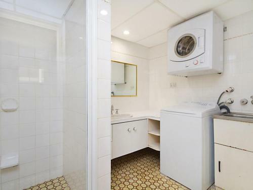Cobden Court Unit 5 - 2 Bedroom Unit One Street From The Beach
