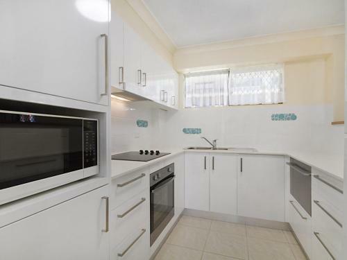 Cobden Court Unit 5 - 2 Bedroom Unit One Street From The Beach