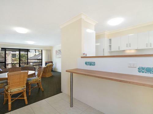Cobden Court Unit 5 - 2 Bedroom Unit One Street From The Beach