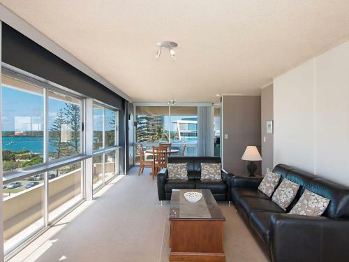 Kooringal Unit 17 - Panoramic Ocean Views From This 5th Floor Apartment