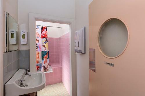 Hotel Commercial Travellers House