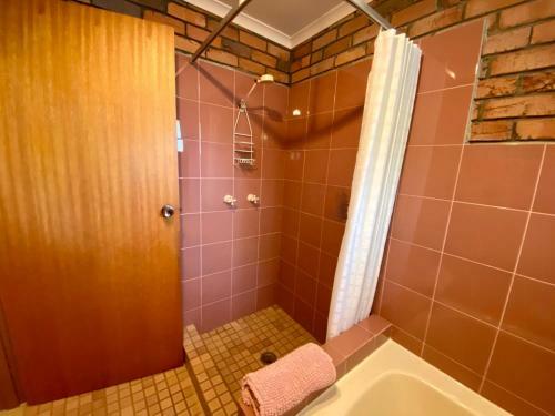 Bromeliads Unit 2 7 Ballanda Crescent