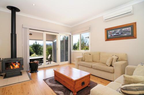 Bimbadeen - Comfortable Country Styled House!