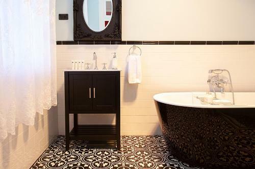 Culgoa Beautifully Refurbished 1896 Heritage House