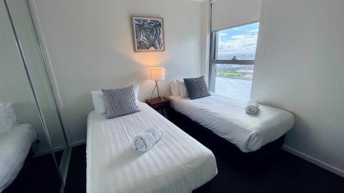 Modern Docklands Apartment City View 3b Lv34