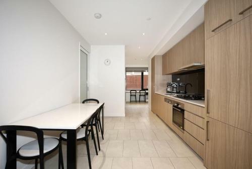 Readyset Apartments On Fulton Lane