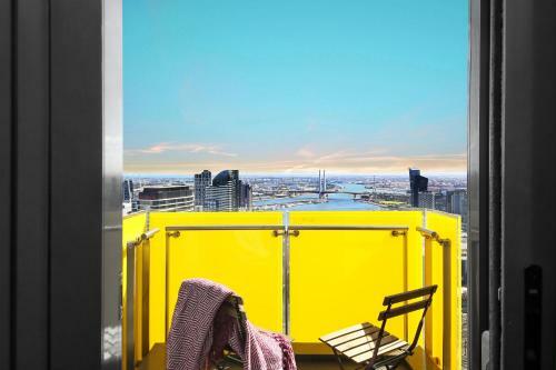 A Stylish Cbd Apartment With A Stunning View
