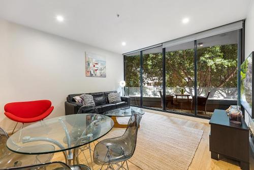 Bright Two-bedroom Apartment With Leafy Outlook